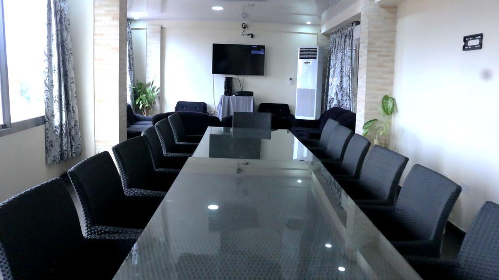 Metro Hotel Freetown Kültér fotó